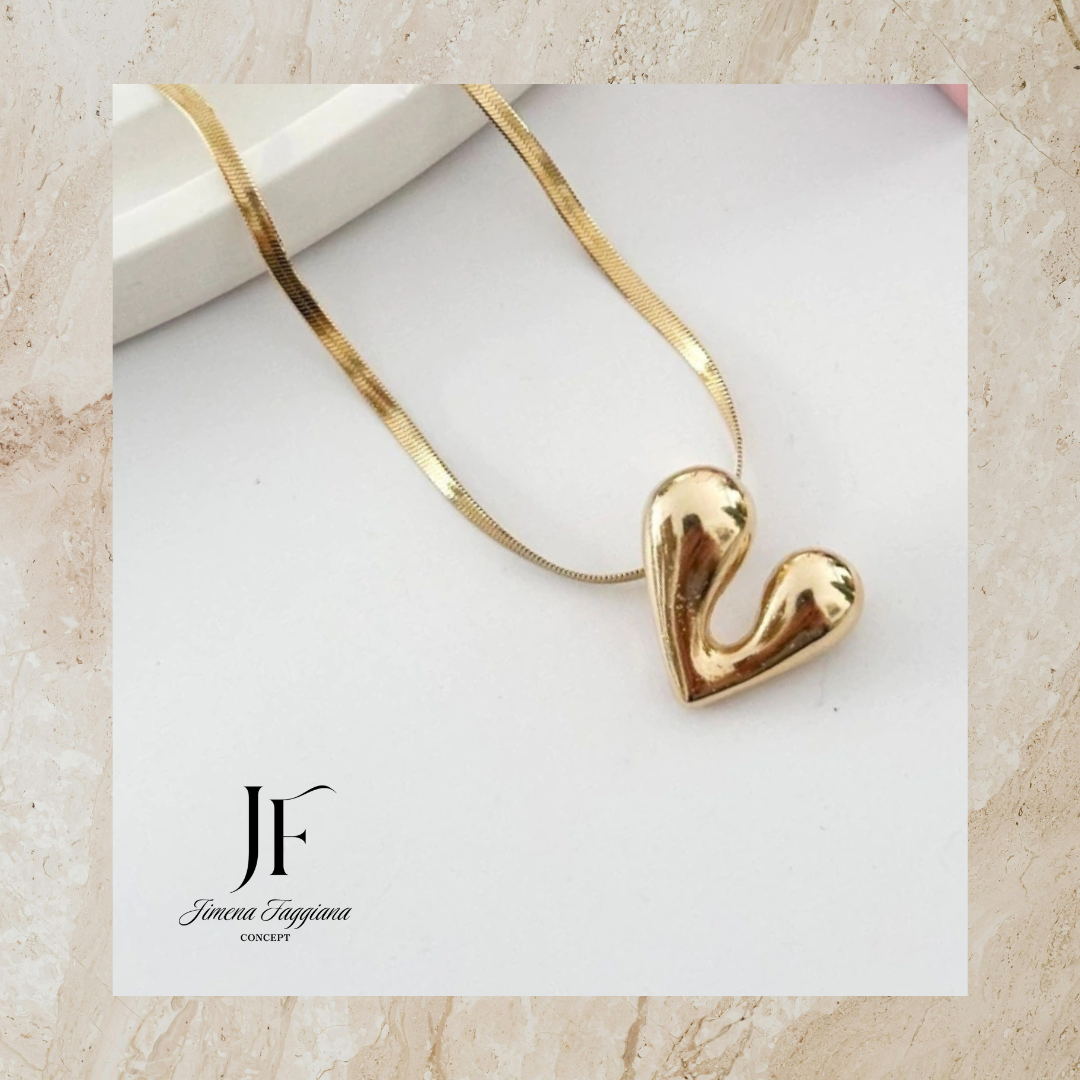 Collar corazon cadena plana