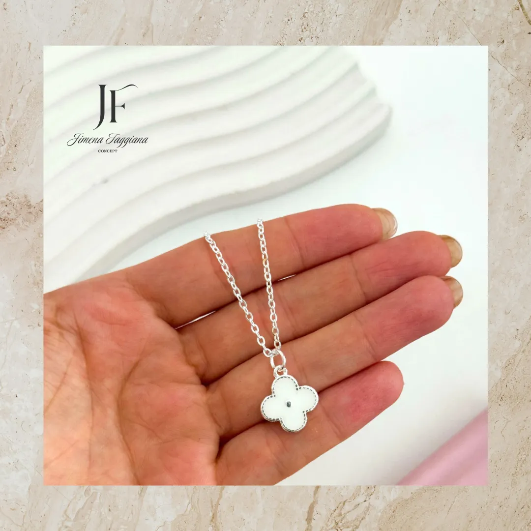 Collar acero blanco con dije flor - Jimena Faggiana Concept